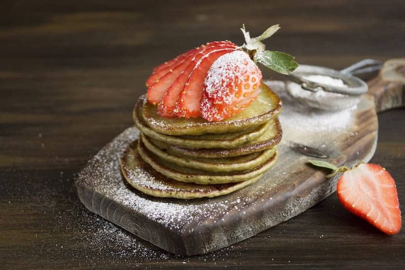 Pancake al pistacchio con composta di fragole, ricetta Rubedo